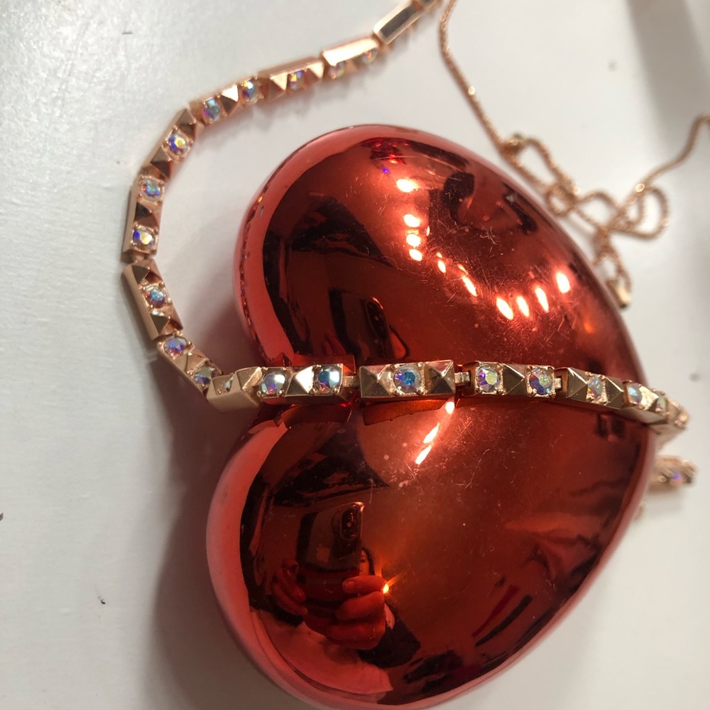 Kendra Scott necklace